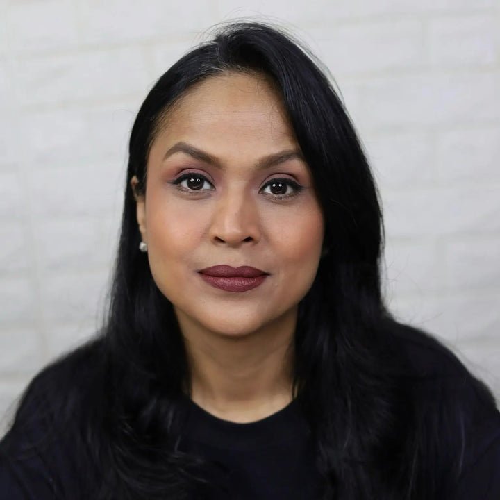 MyHues Kokum Sherbet mahogany brown liquid lipstick on Shalini Srivastava medium brown Indian skin tone, rich mahogany brown shade with high pigmentation and comfortable non drying matte finish on lips