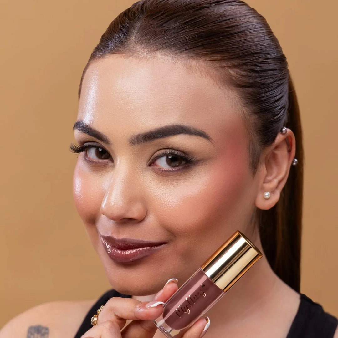 MyHues HyGlow Lip Elixir in Mira – rich brown lip gloss on fair Indian skin tone, high shine hydrating lip gloss with smooth glossy finish and even pigmentation
