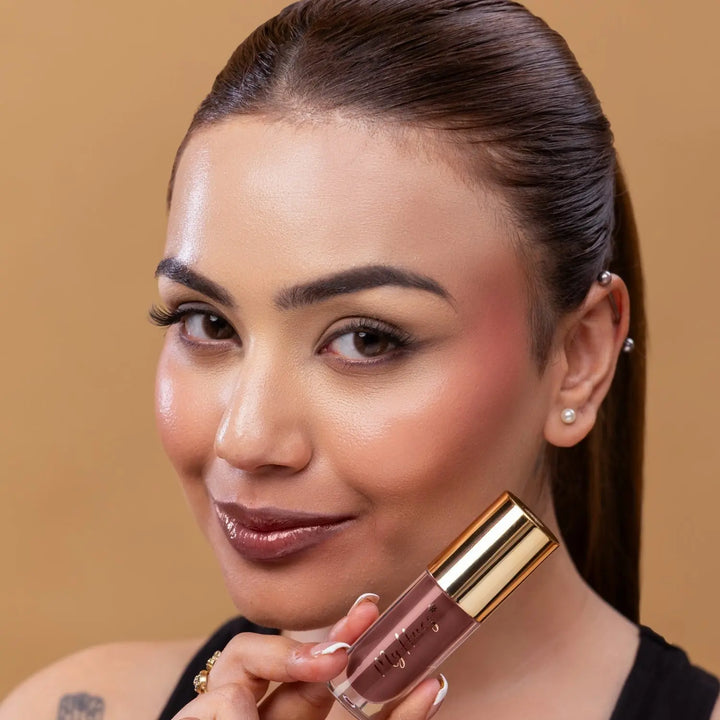 MyHues HyGlow Lip Elixir in Mira – rich brown lip gloss on fair Indian skin tone, high shine hydrating lip gloss with smooth glossy finish and even pigmentation
