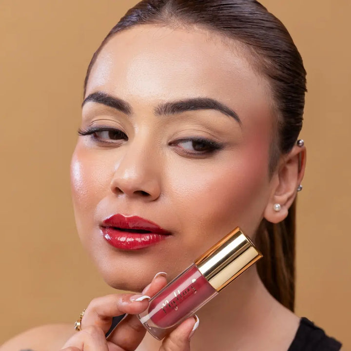 MyHues HyGlow Lip Elixir in Yana – pink lip gloss with red undertones on fair Indian skin tone, high shine hydrating lip gloss with smooth glossy finish and even pigmentation