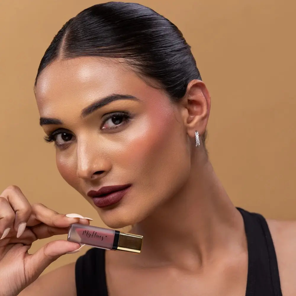 MyHues Kokum Sherbet mahogany brown liquid lipstick swatch on medium Indian skin tone, rich deep brown matte lipstick with comfortable non drying formula
