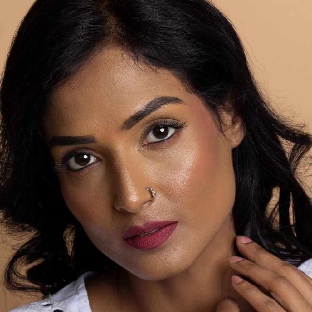 Buy dark magenta pink lipstick online in India: MyHues gulabi matte lipstick
