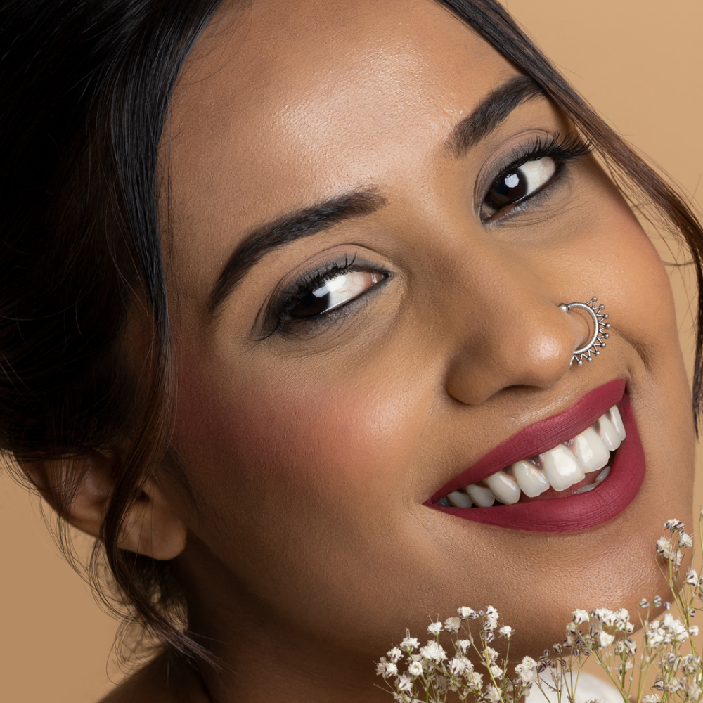 Buy dark magenta lipstick online in India: MyHues gulabi matte lipstick