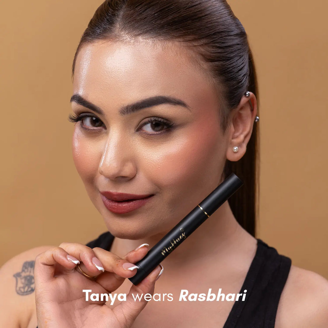 MyHues Colour Smudgestix in Rasbhari – nude pink shade applied on lips and cheeks on fair Indian skin, soft matte finish with high pigmentation and comfortable long wear
