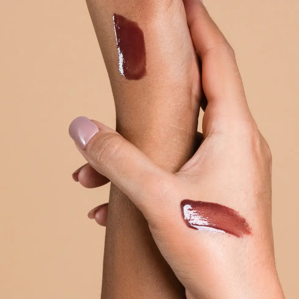 MyHues HyGlow Lip Elixir in Mira – rich brown lip gloss for indian skin tone, high shine hydrating lip gloss with smooth glossy finish and even pigmentation
