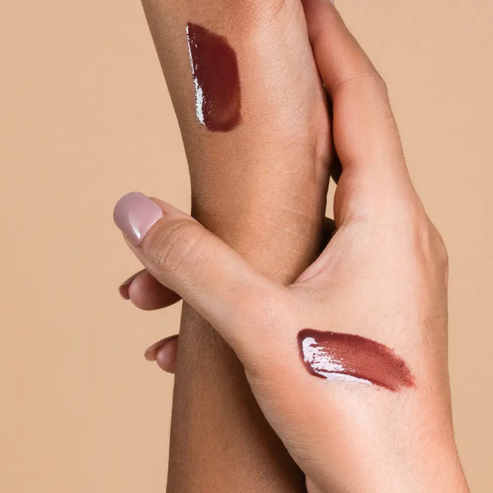 MyHues HyGlow Lip Elixir in Mira – rich brown lip gloss for indian skin tone, high shine hydrating lip gloss with smooth glossy finish and even pigmentation

