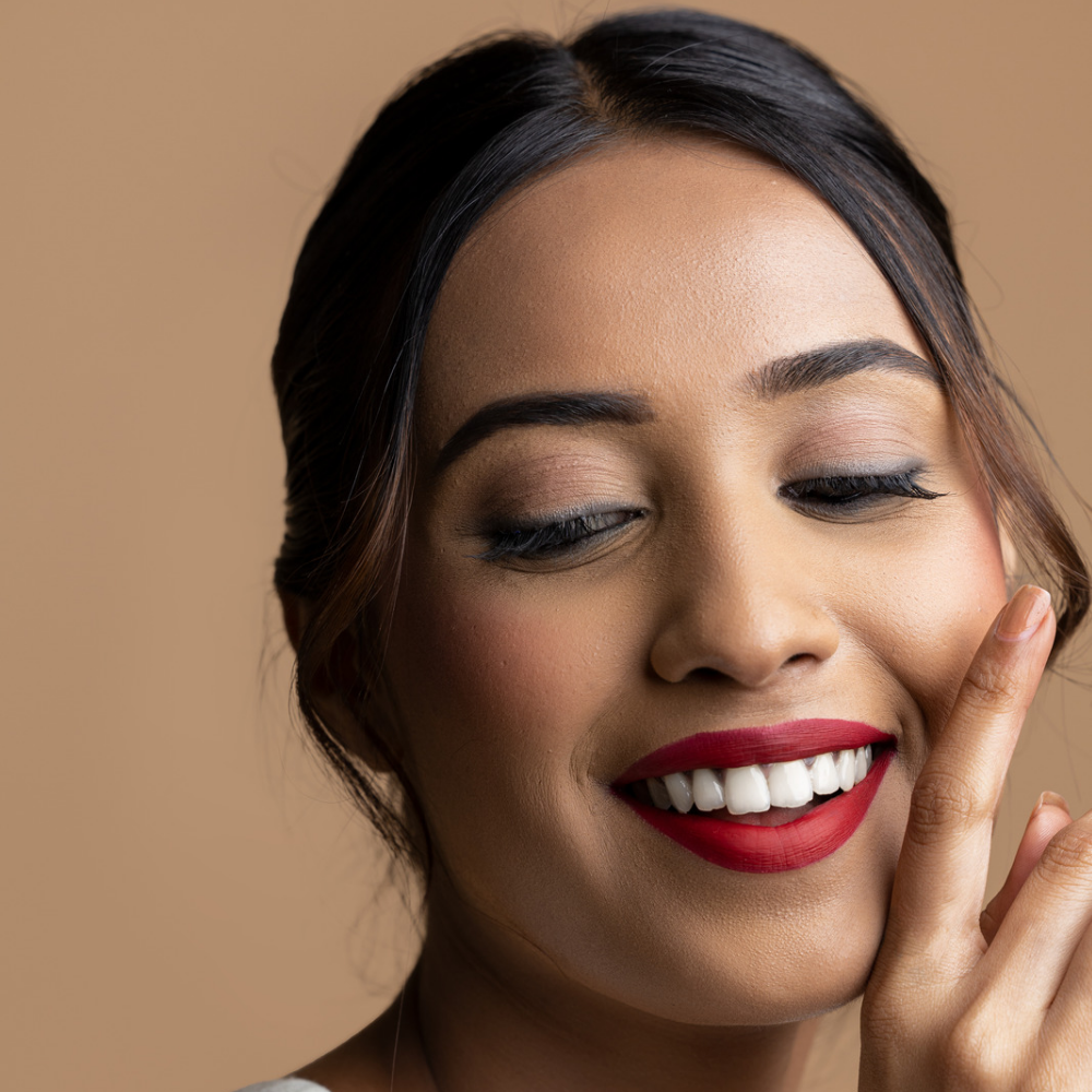 True red lipstick for Indian skin tone : MyHues patakha matte lipstick on dusky skin tone