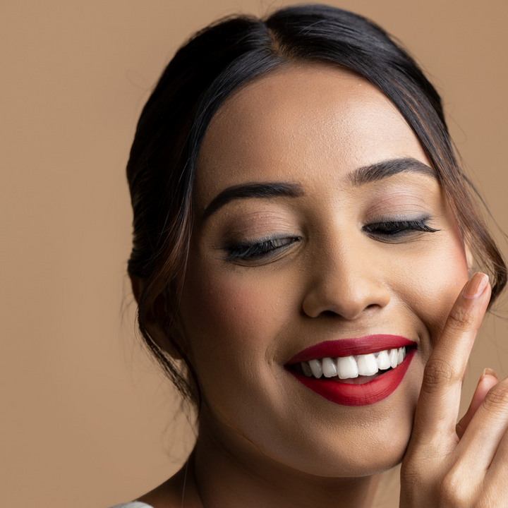 True red lipstick for Indian skin tone : MyHues patakha matte lipstick on dusky skin tone